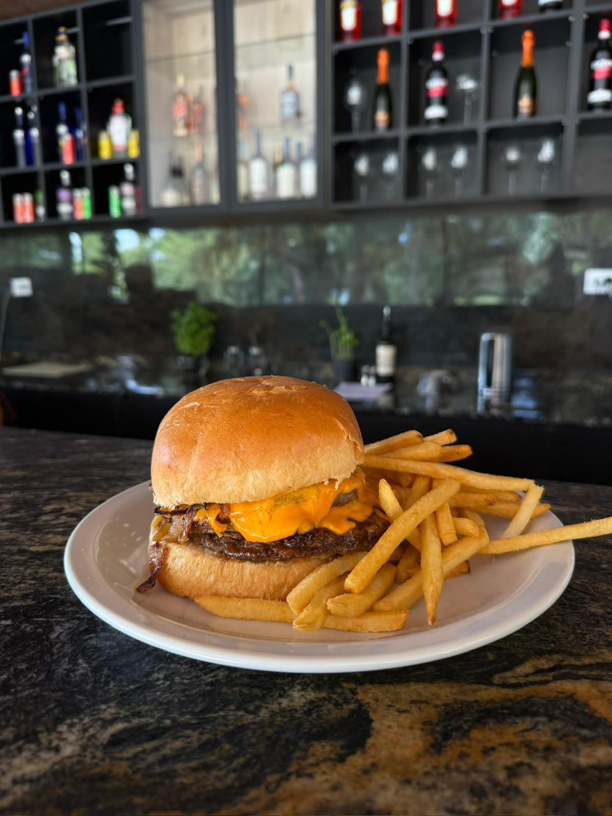 The Porto di Lago burger with fries, served at the bar